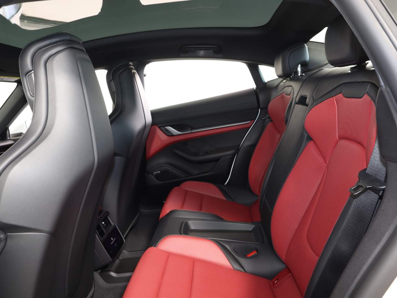 2025 Porsche Taycan Base - Photo 18