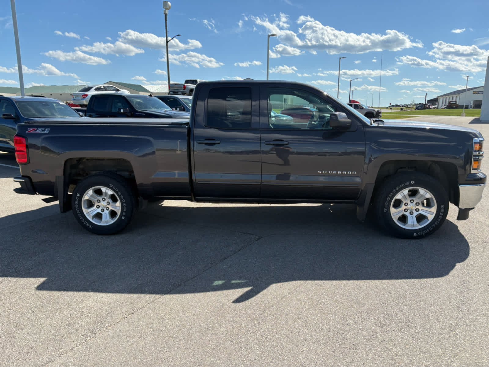 Used 2015 Chevrolet Silverado 1500 LT with VIN 1GCVKREC9FZ303340 for sale in Spring Valley, Minnesota