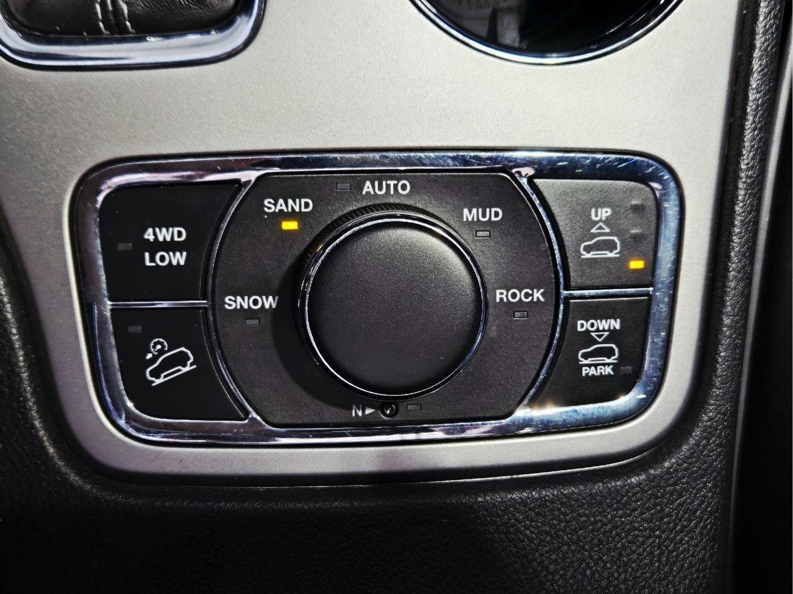 Used 2019 Diamond Black Jeep Overland image 43
