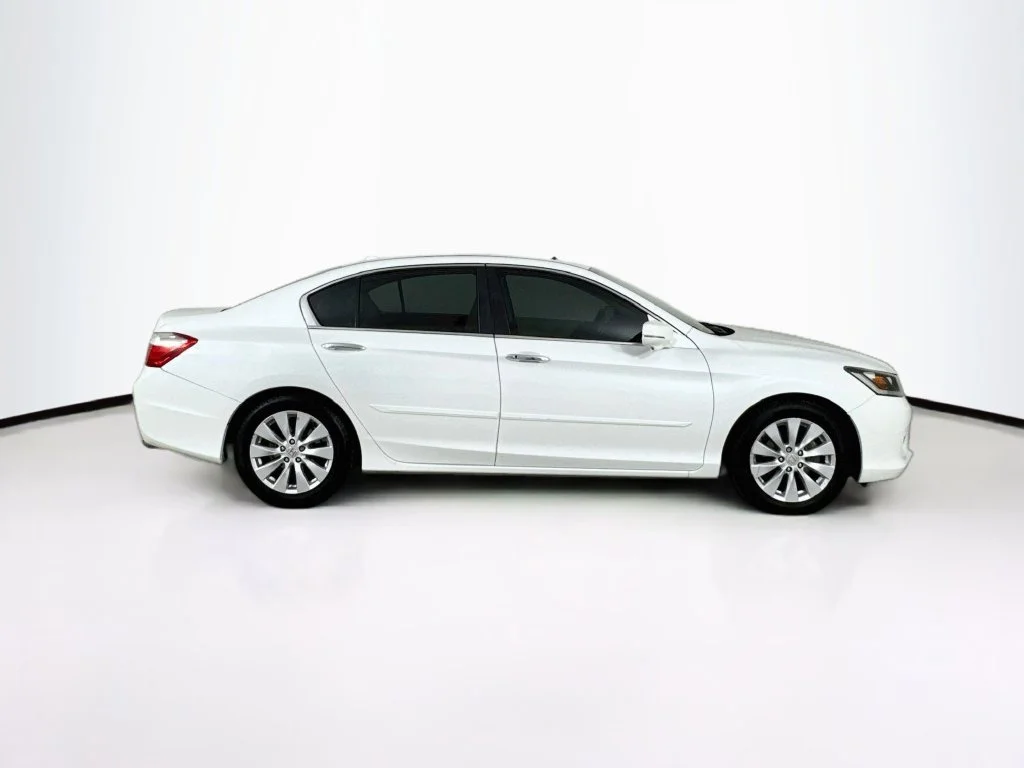 Used 2015 White Honda EX-L image 8