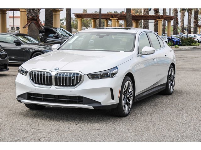 New 2026 Mineral White Metallic BMW eDrive40 image 3