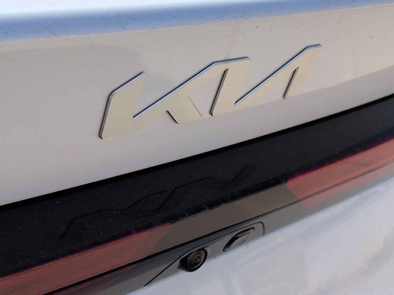 New 2026 Snow White Pearl Kia LXS FWD image 32