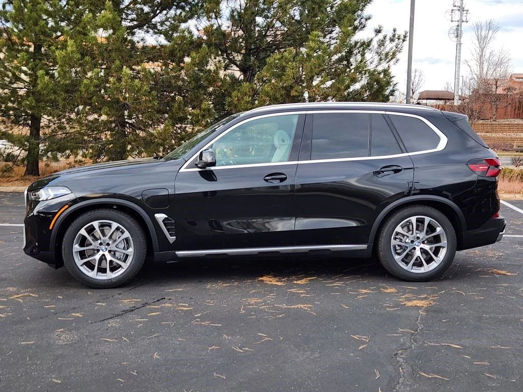 Used 2026 Black BMW xDrive50e image 2