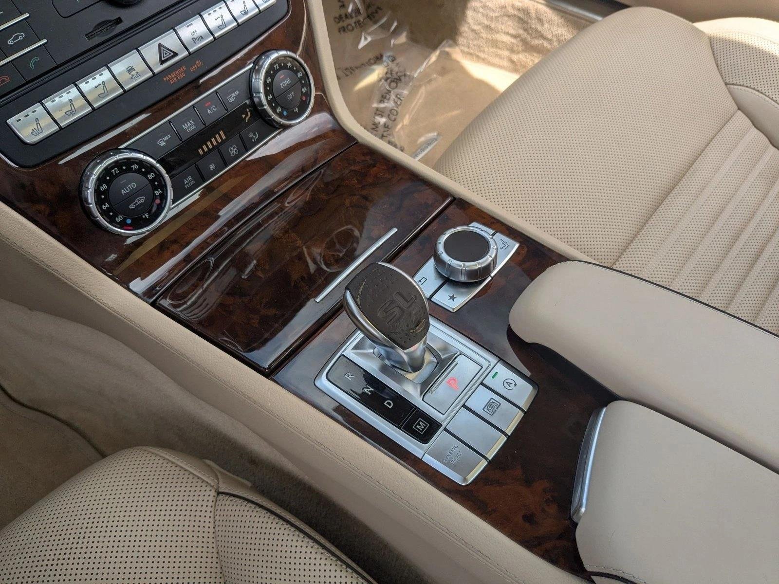 Used 2019 Designo Diamond White Metallic Mercedes-Benz SL 550 image 15