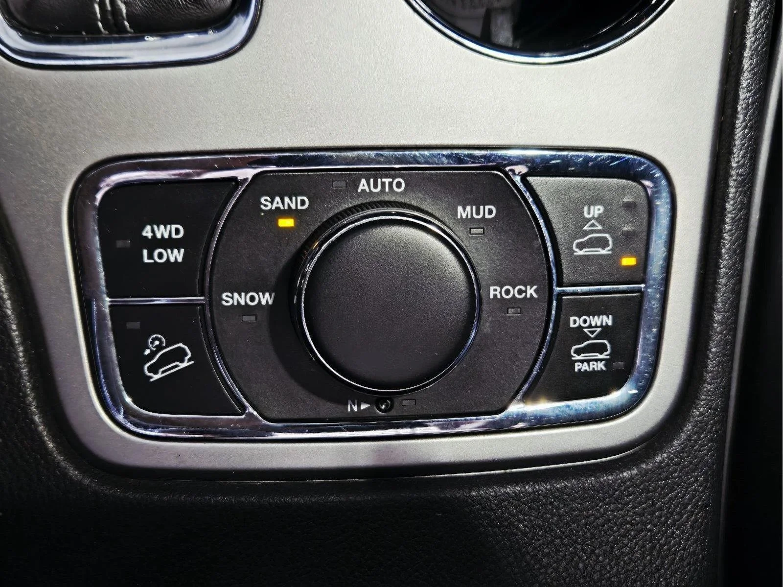 Used 2019 Diamond Black Crystal Pearlcoat Jeep Overland image 43