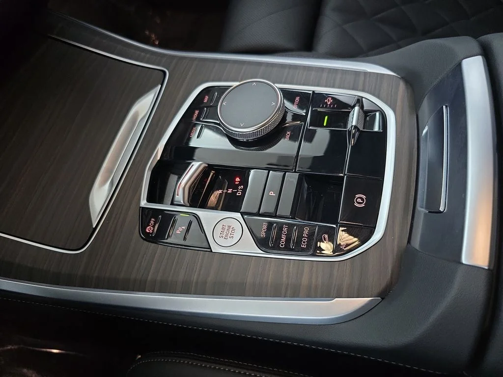 Used 2026 Skyscraper Grey Metallic BMW xDrive40i image 26