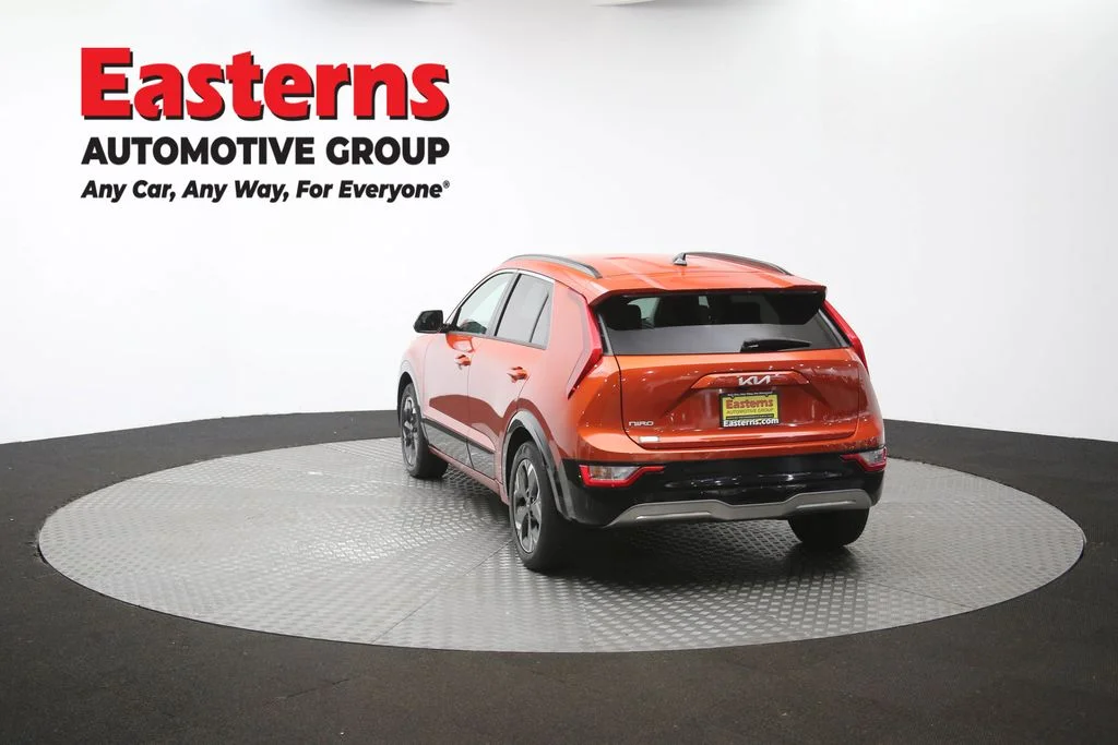 Used 2023 Red Kia Wind image 64