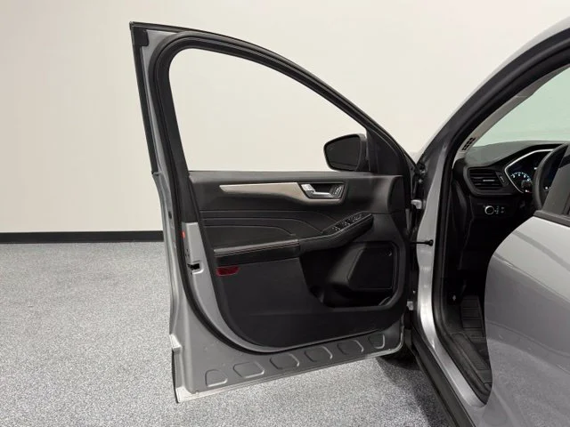 Used 2021 Silver Ford SE image 11