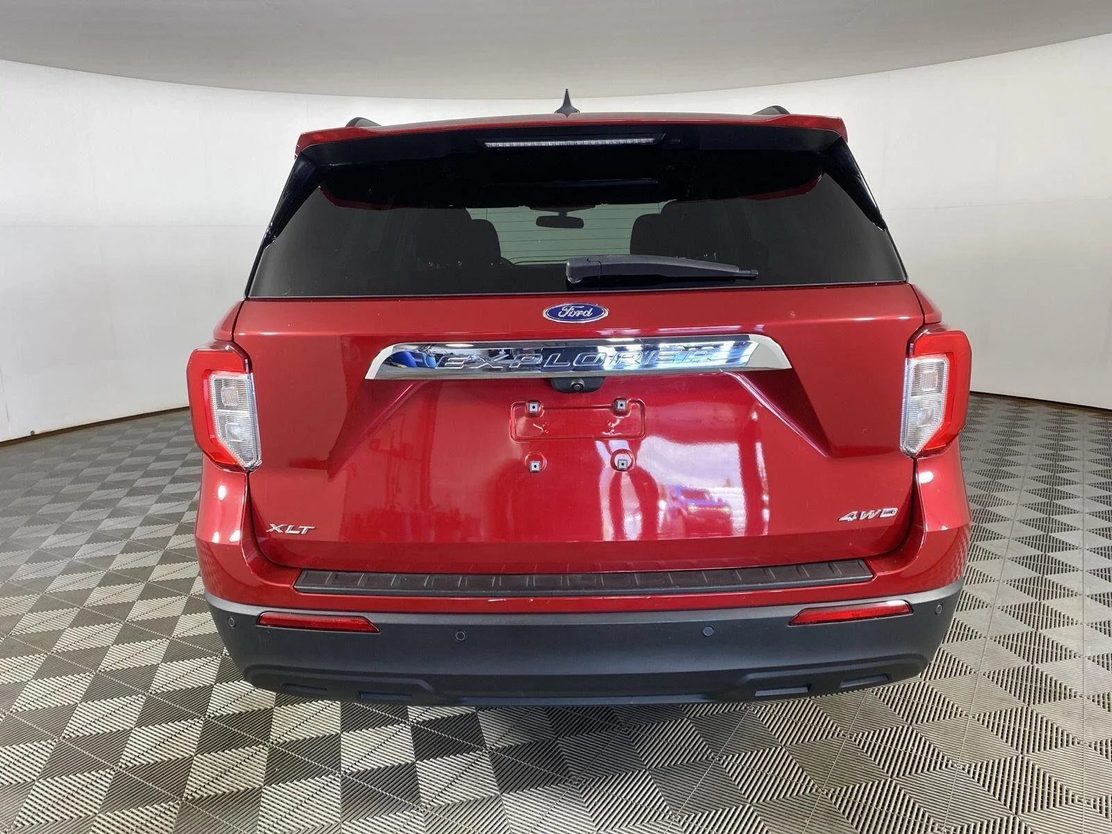 Used 2023 Rapid Red Metallic Tinted Clearcoat Ford XLT image 16