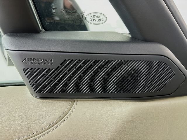 Certified Used 2025 Fuji White Land Rover Autobiography image 21