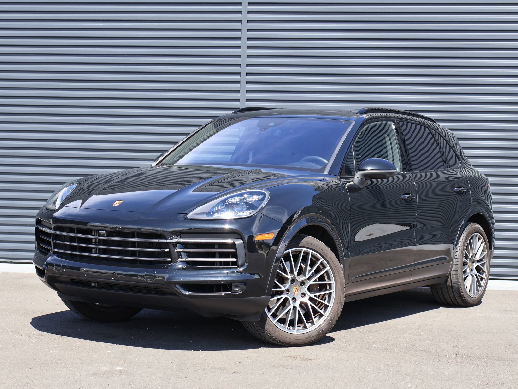 2023 Porsche Cayenne Platinum Edition's photo