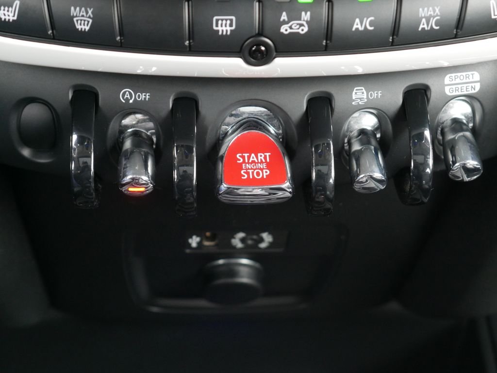 Used 2018 Black MINI Base image 21