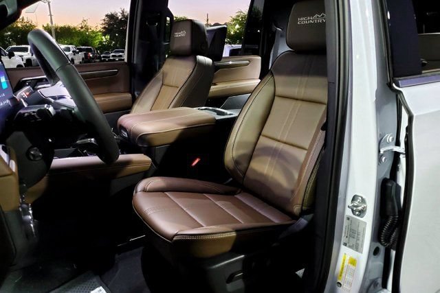 New 2026 Polar White Tricoat Chevrolet High Country image 9