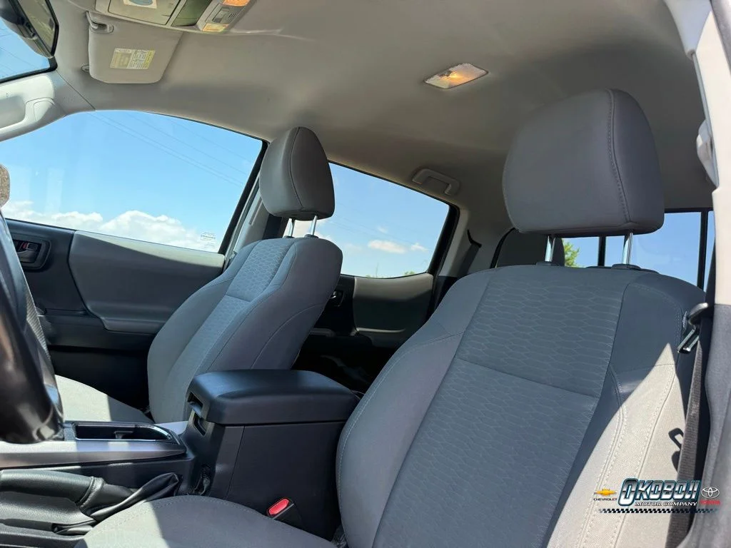 Used 2018 Silver Toyota SR5 image 14