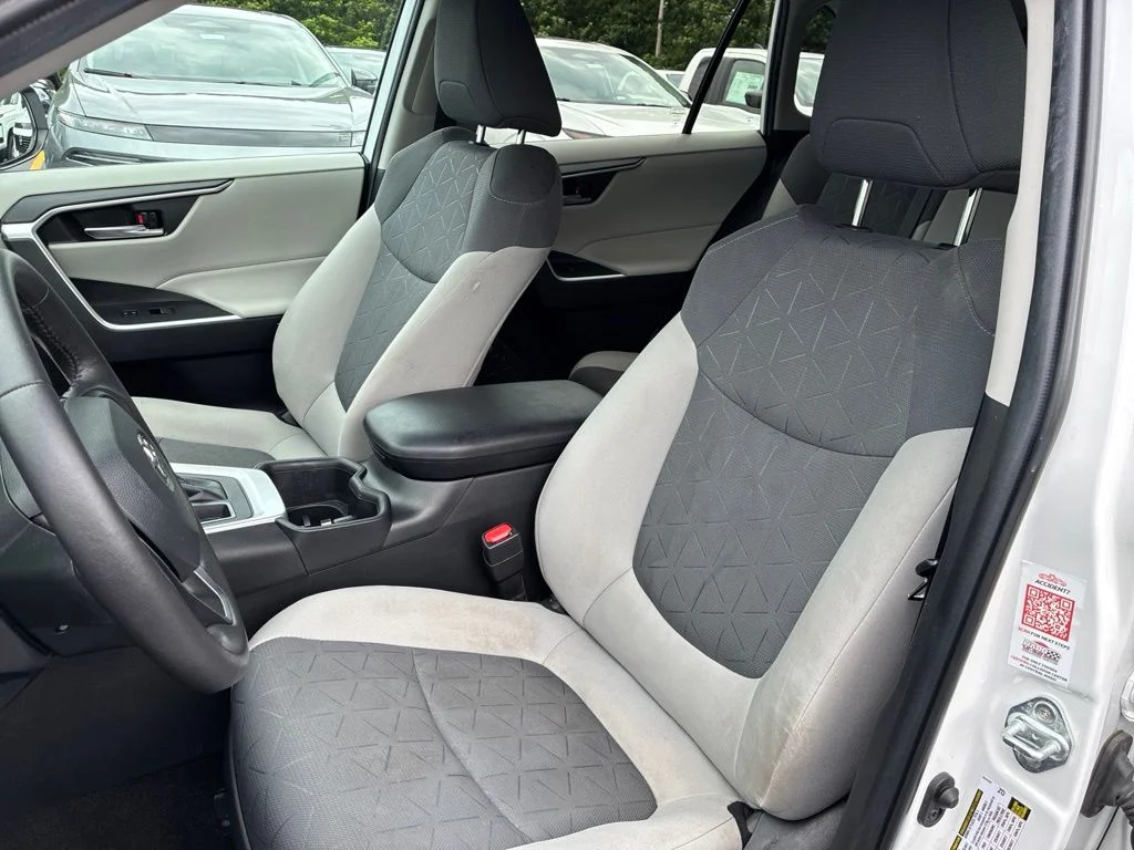 Used 2022 White Toyota XLE image 17