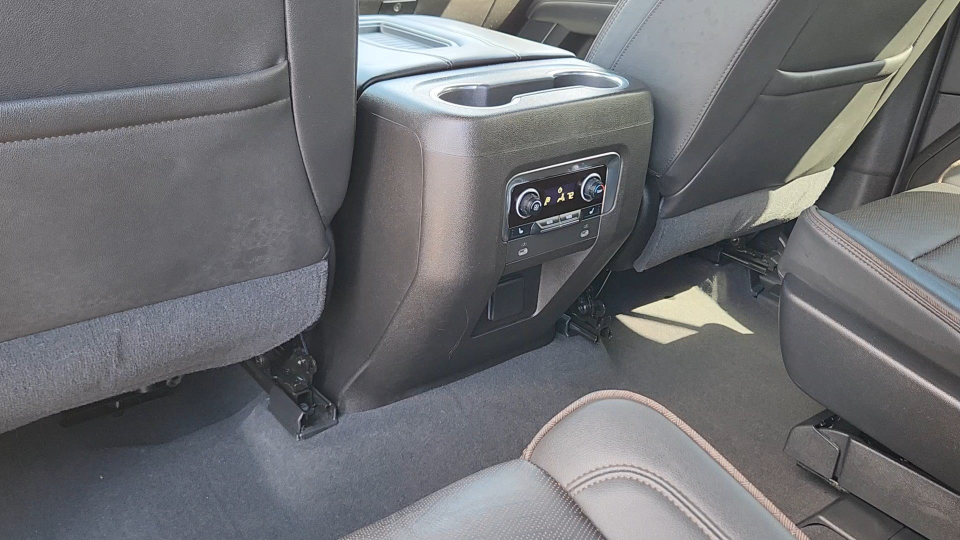 Used 2021 Iridescent Pearl Tricoat Chevrolet High Country image 18