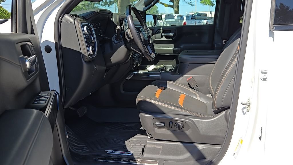 Used 2022 White GMC AT4 image 6