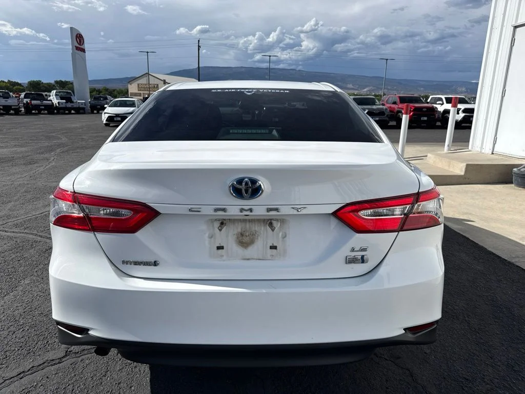Used 2018 Super White Toyota LE image 4