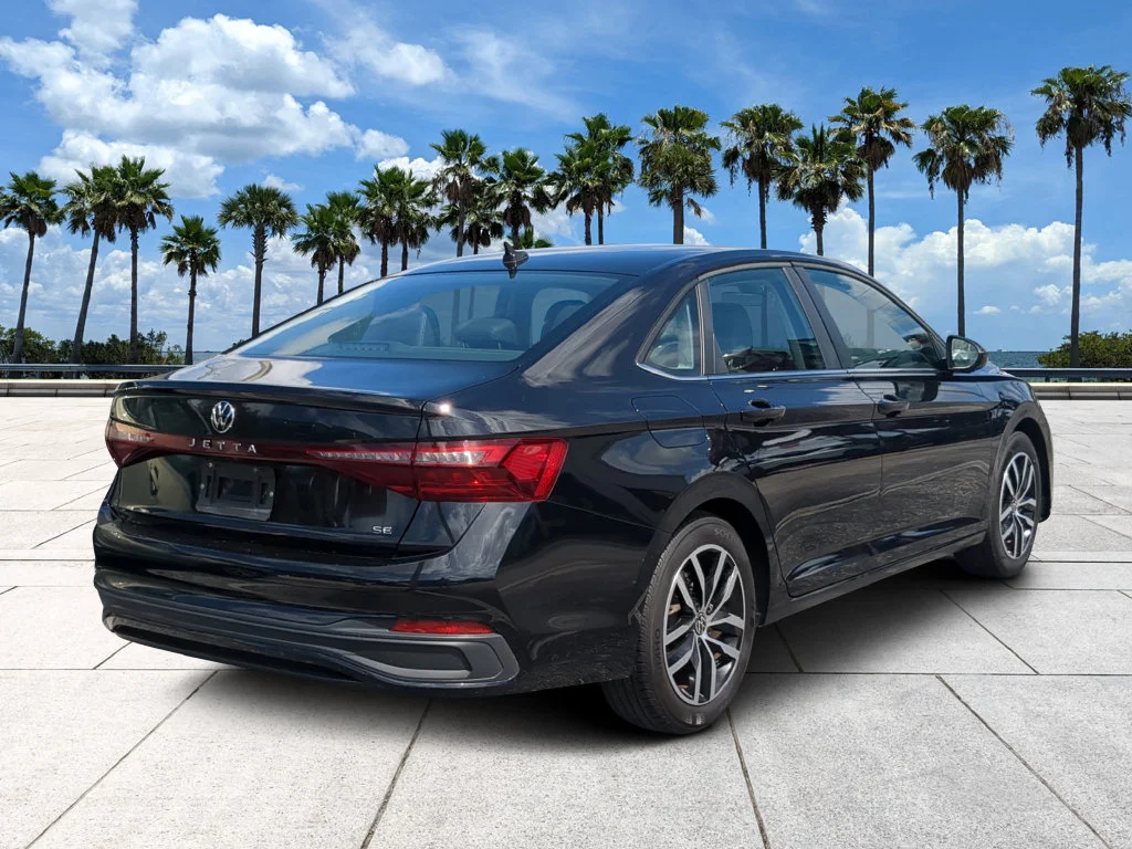 Used 2025  Volkswagen 1.5T SE image 5