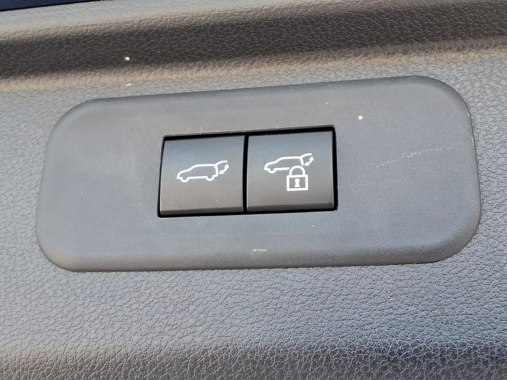 Used 2025  Toyota Limited image 31