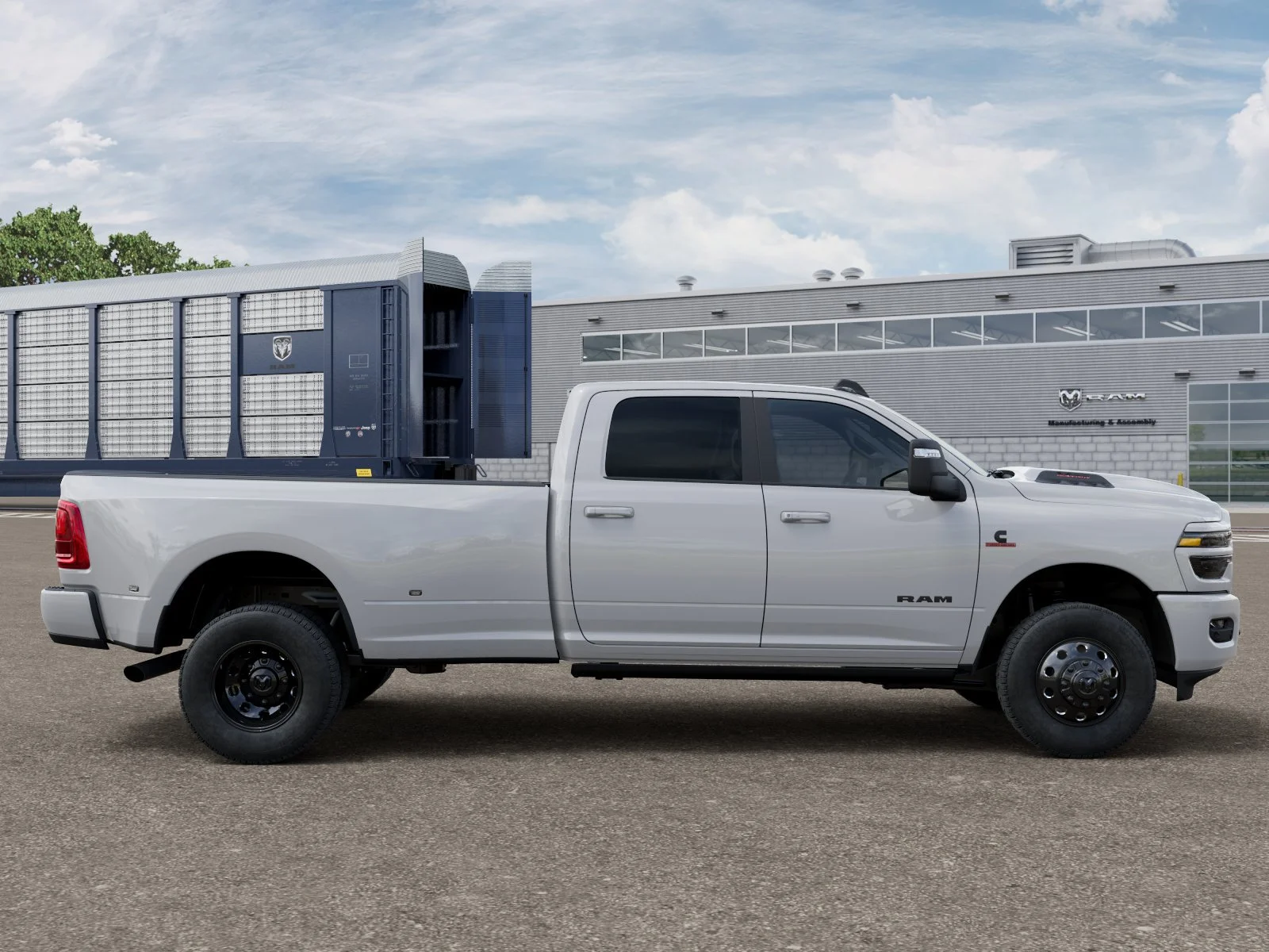 New 2026 Bright White Clear-Coat Exterior Paint RAM Laramie image 23