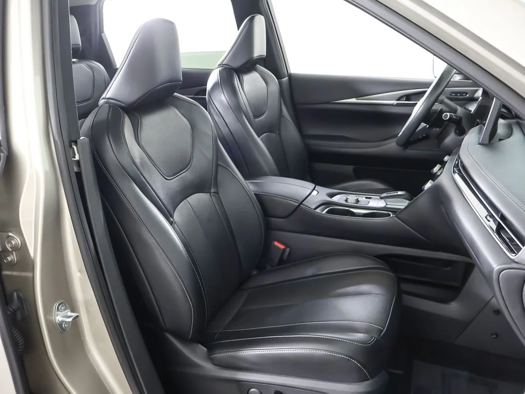 Used 2023 Titanium INFINITI LUXE image 33