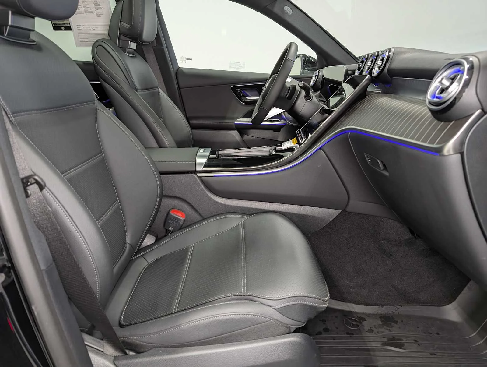 Used 2026 Black Mercedes-Benz GLC 300 image 38