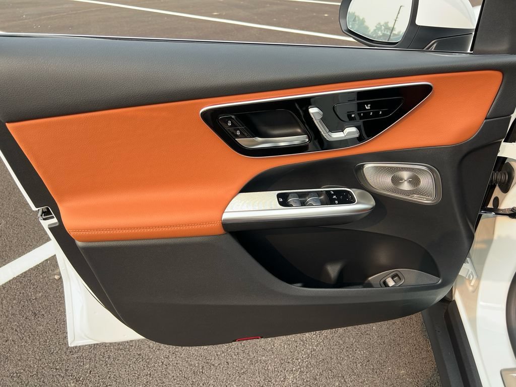 New 2026 Polar White Mercedes-Benz GLC 300 image 46