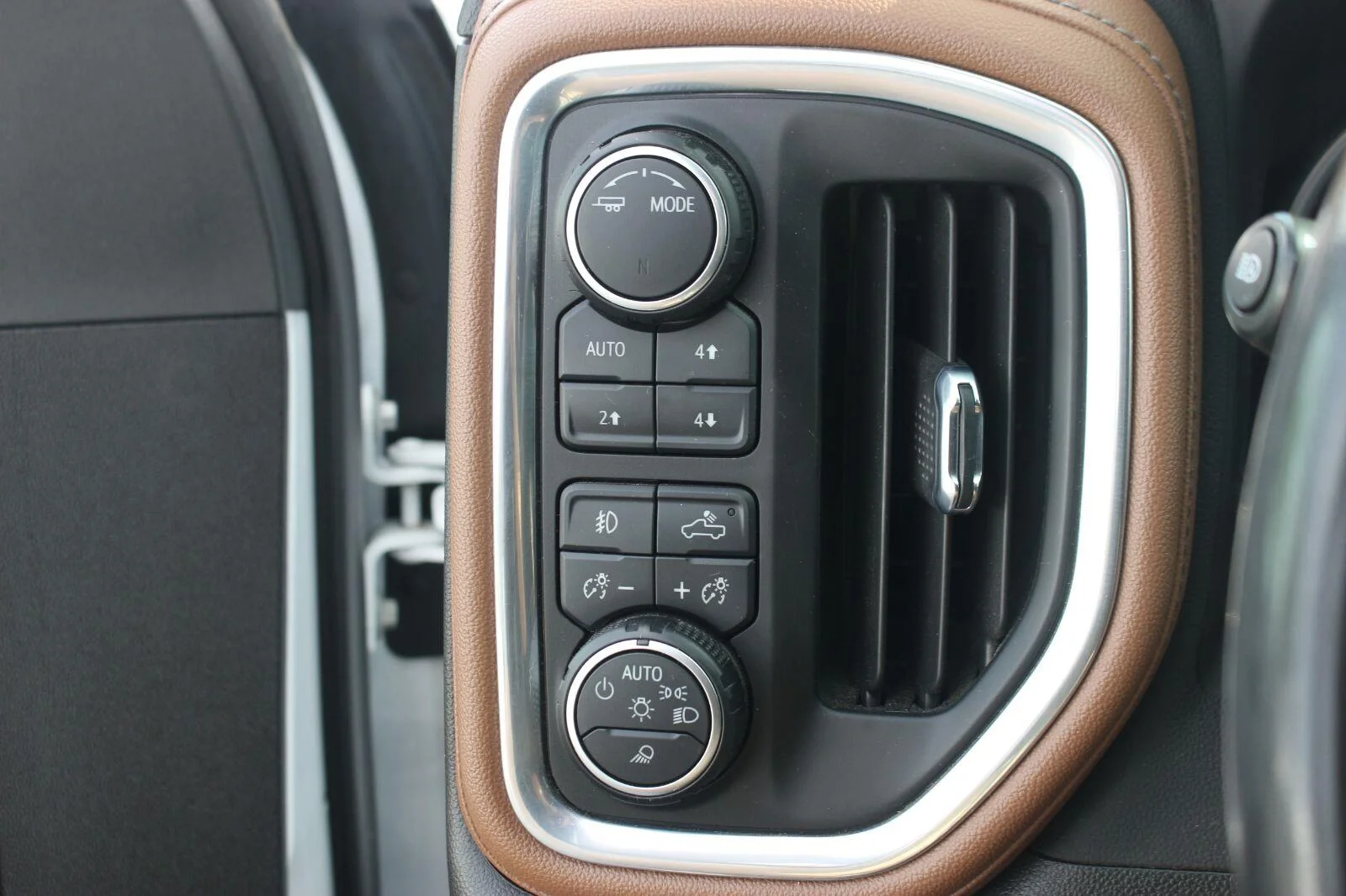 Used 2023 SUMMIT WHITE Chevrolet High Country image 34