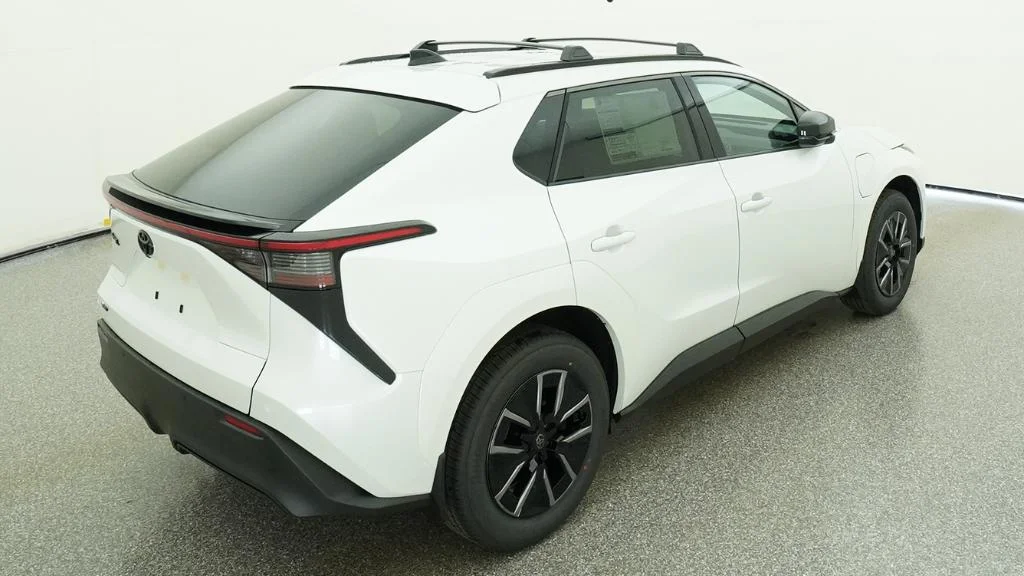 New 2026 Wind Chill Pearl Toyota XLE image 15