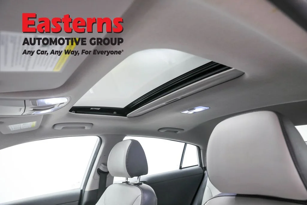 Used 2022 White Hyundai Limited image 35