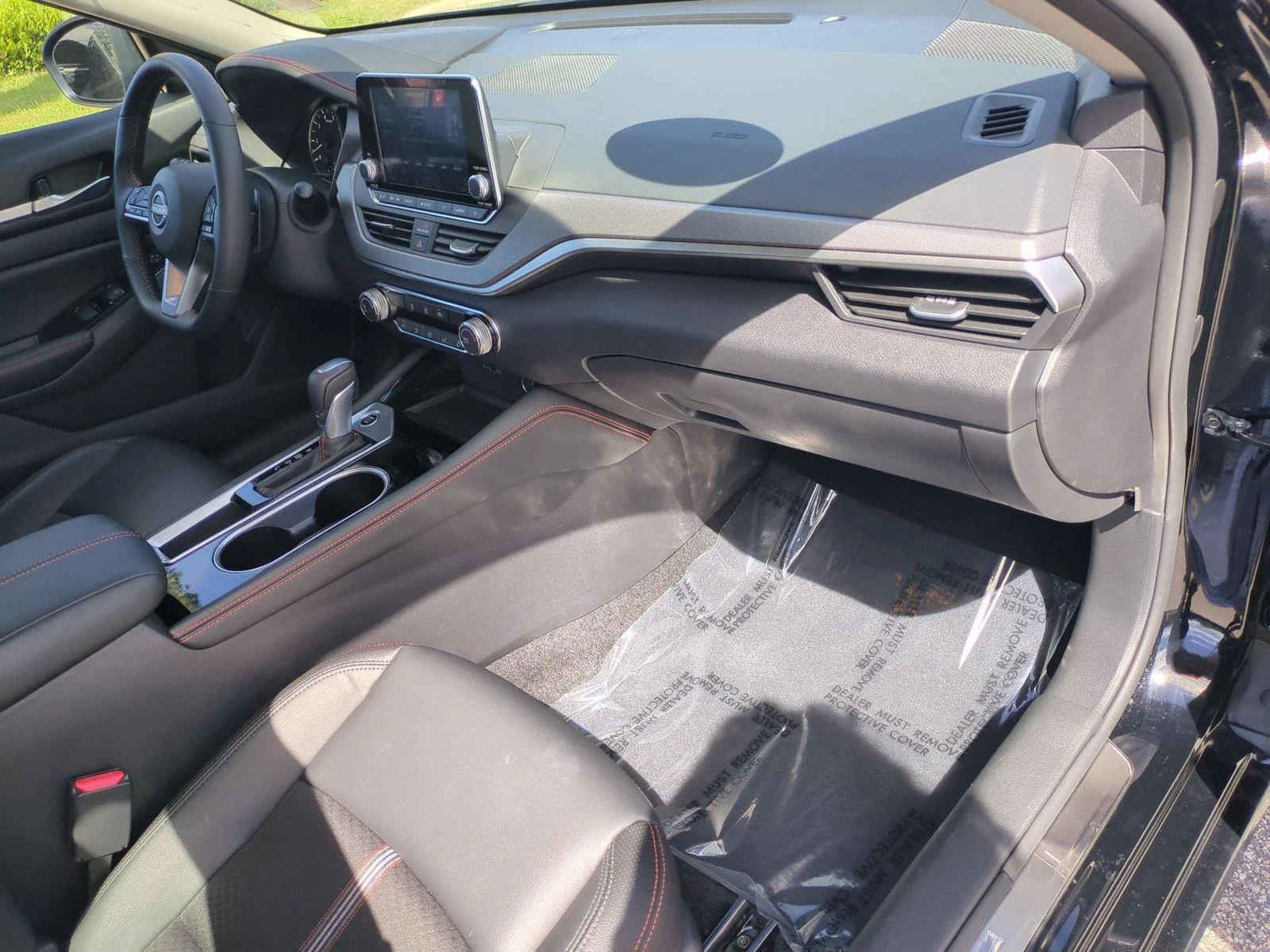 Used 2025 Super Black Nissan SR image 36