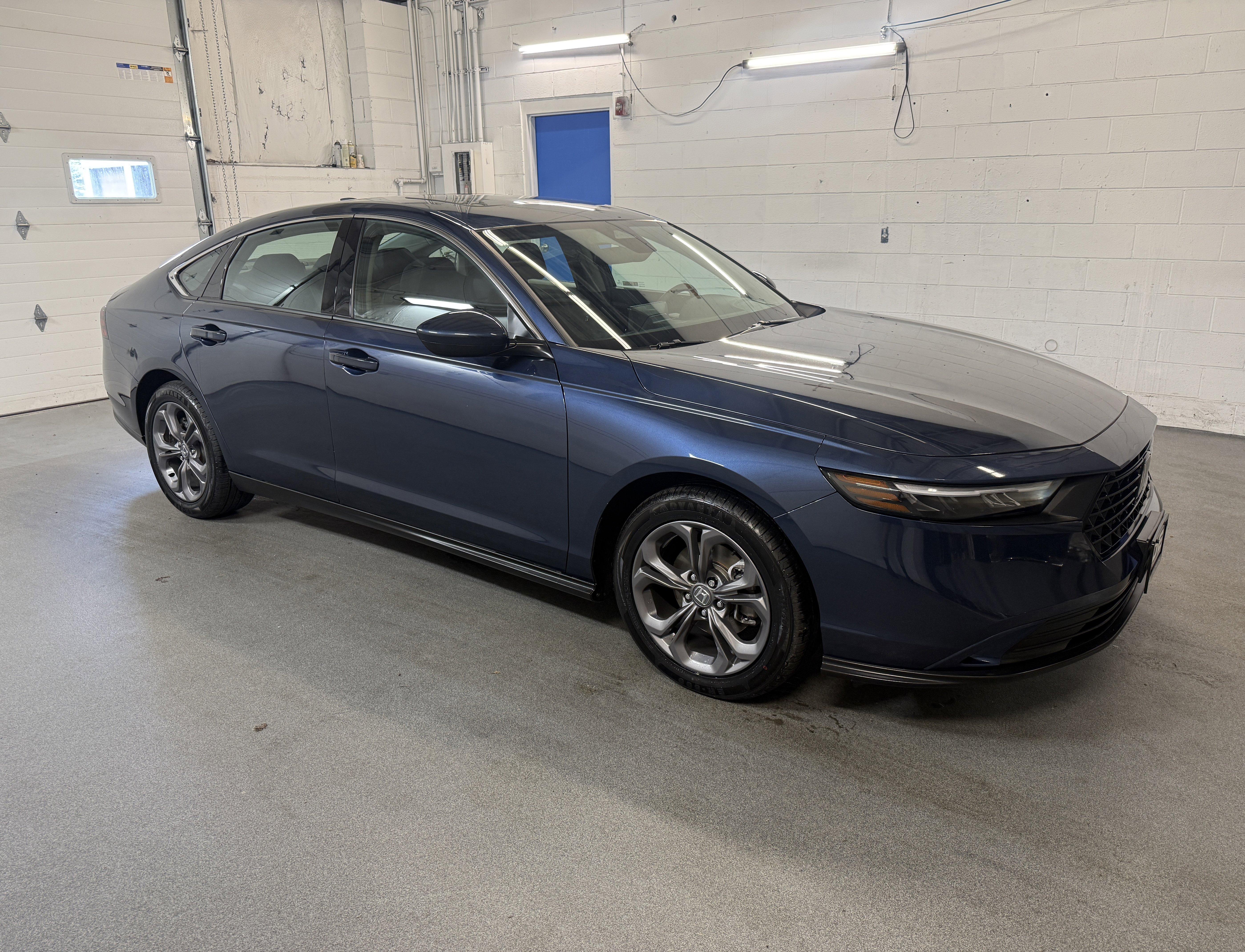 Certified Used 2024 Canyon River Blue Metallic Honda EX image 11