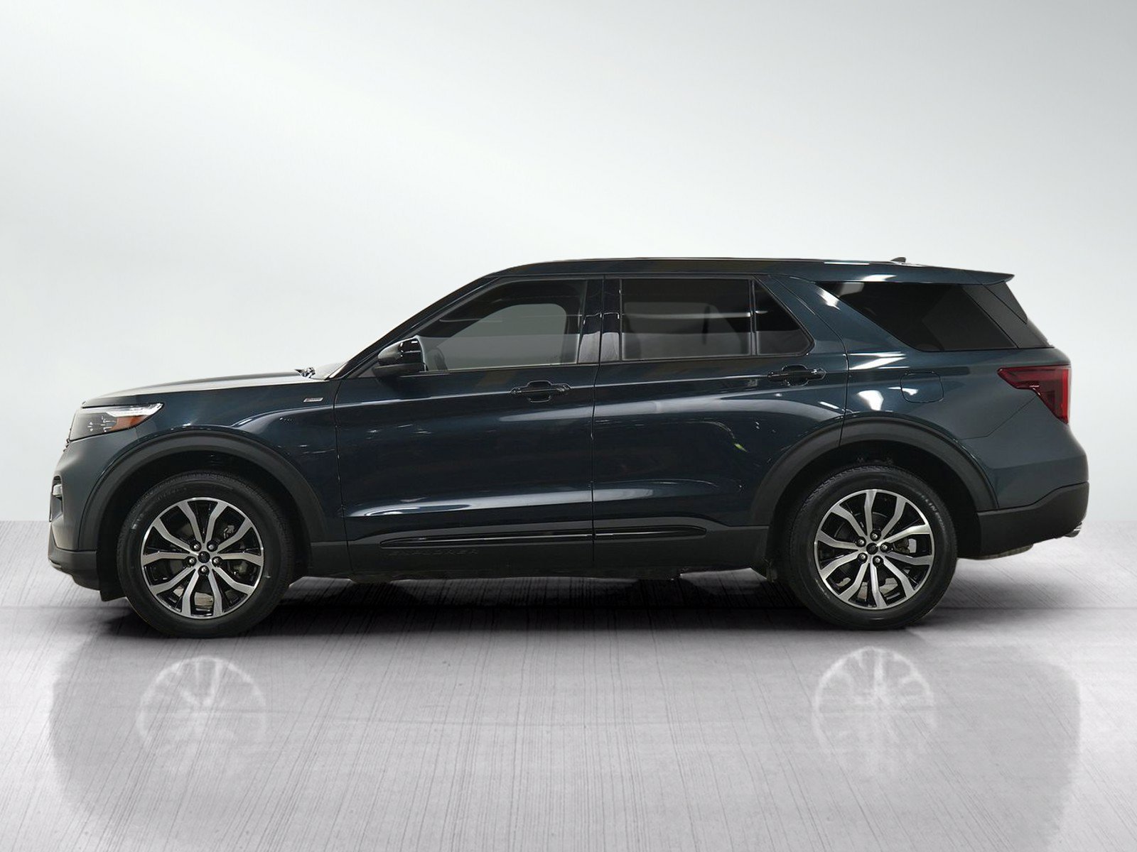 Used 2022 Ford Explorer ST-LINE with VIN 1FMSK8KH2NGB85473 for sale in Burnsville, Minnesota