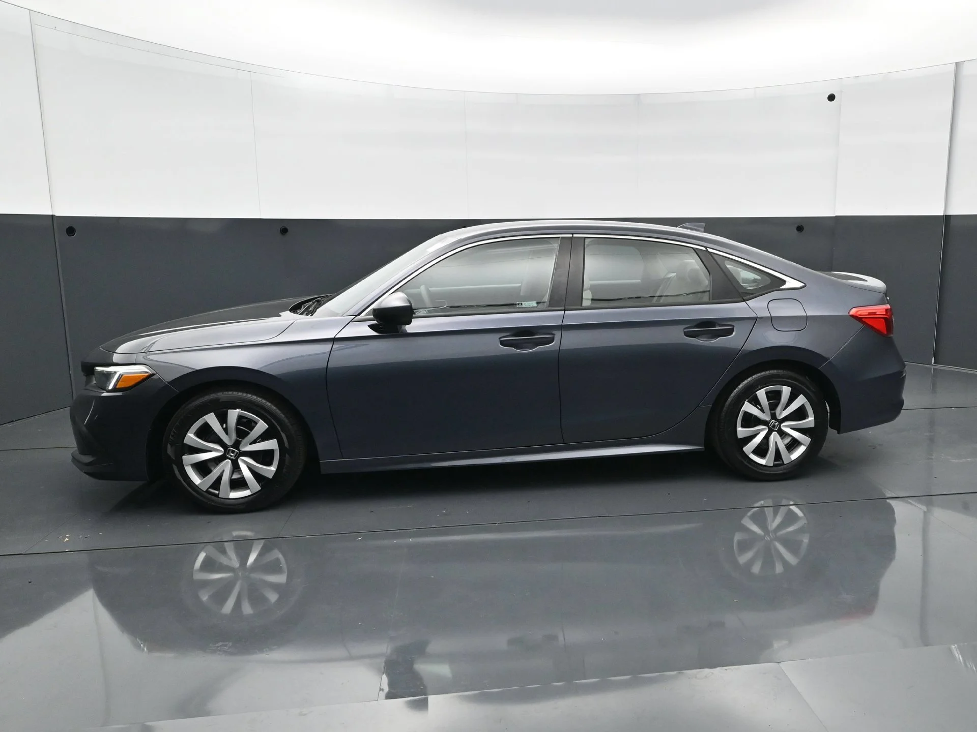 Used 2024 Honda Civic LX with VIN 2HGFE2F27RH524496 for sale in Burnsville, Minnesota