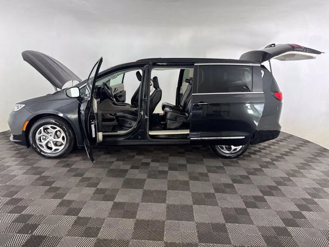 Used 2023 Black Chrysler Limited image 18