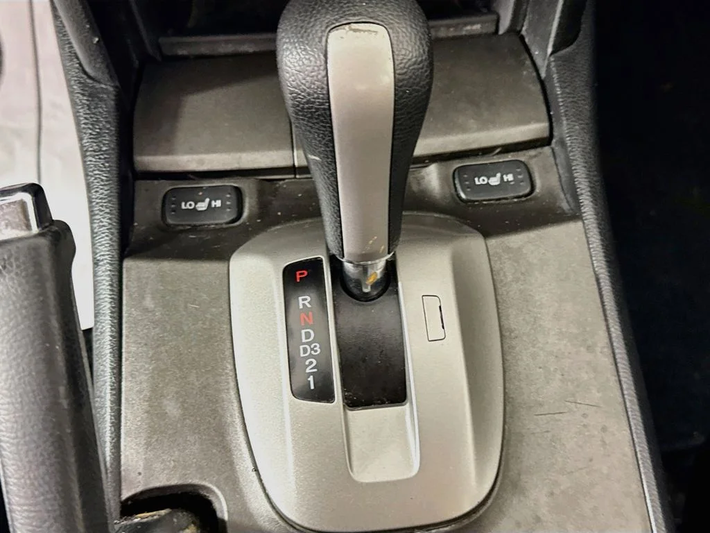 Used 2011 Polished Metal Metallic Honda SE image 19