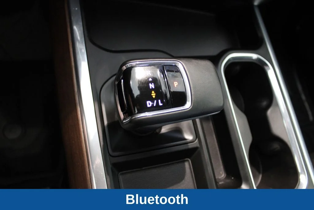 Used 2024 Pearl Chevrolet High Country image 17