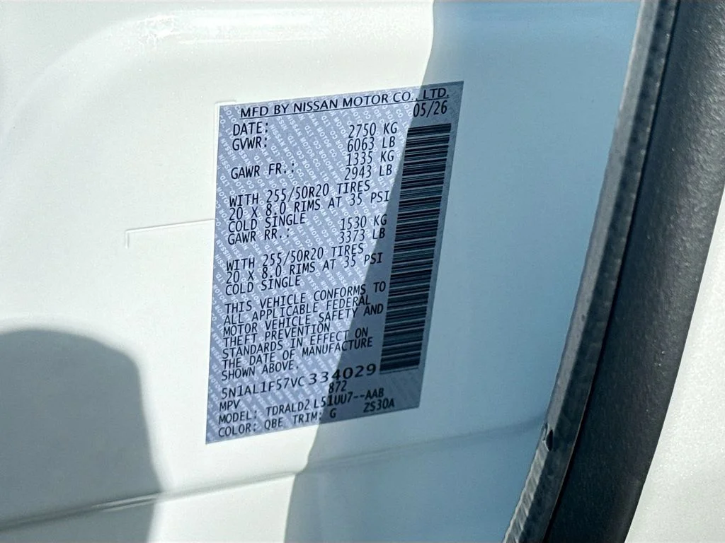Used 2027 White INFINITI LUXE image 35