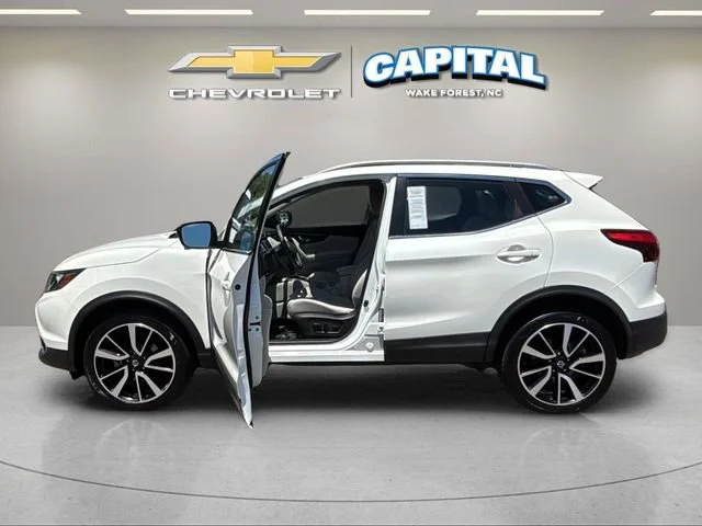 Used 2019 White Nissan SL image 9