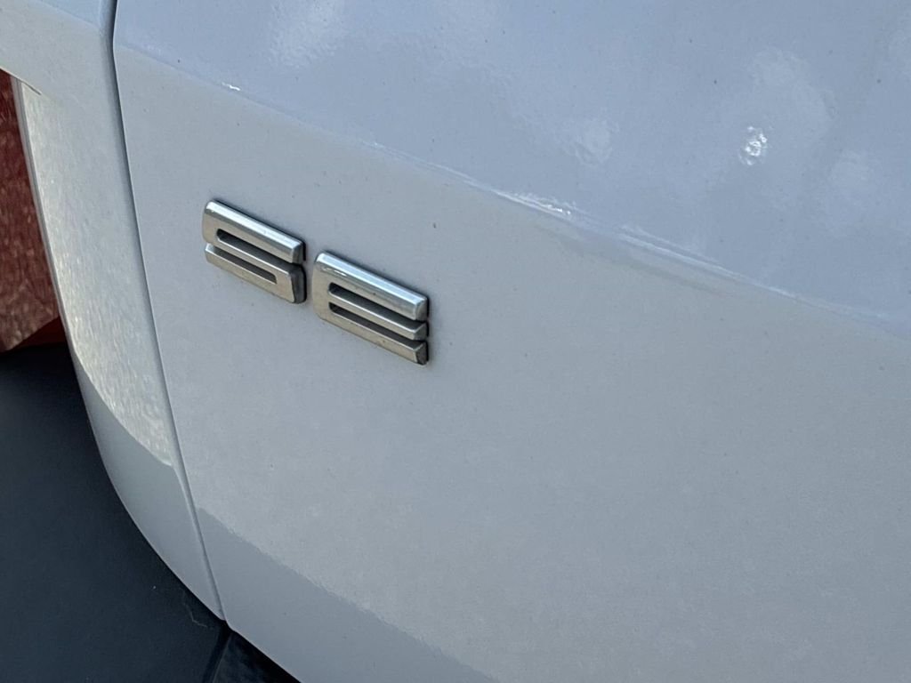 Used 2022 White Ford SE image 11