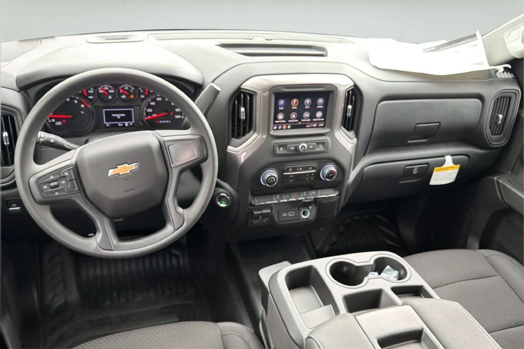 New 2026 Summit White Chevrolet WT image 20