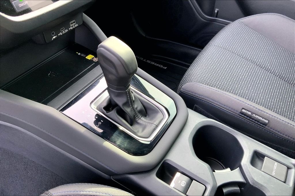 Used 2025 Green Subaru Premium image 17