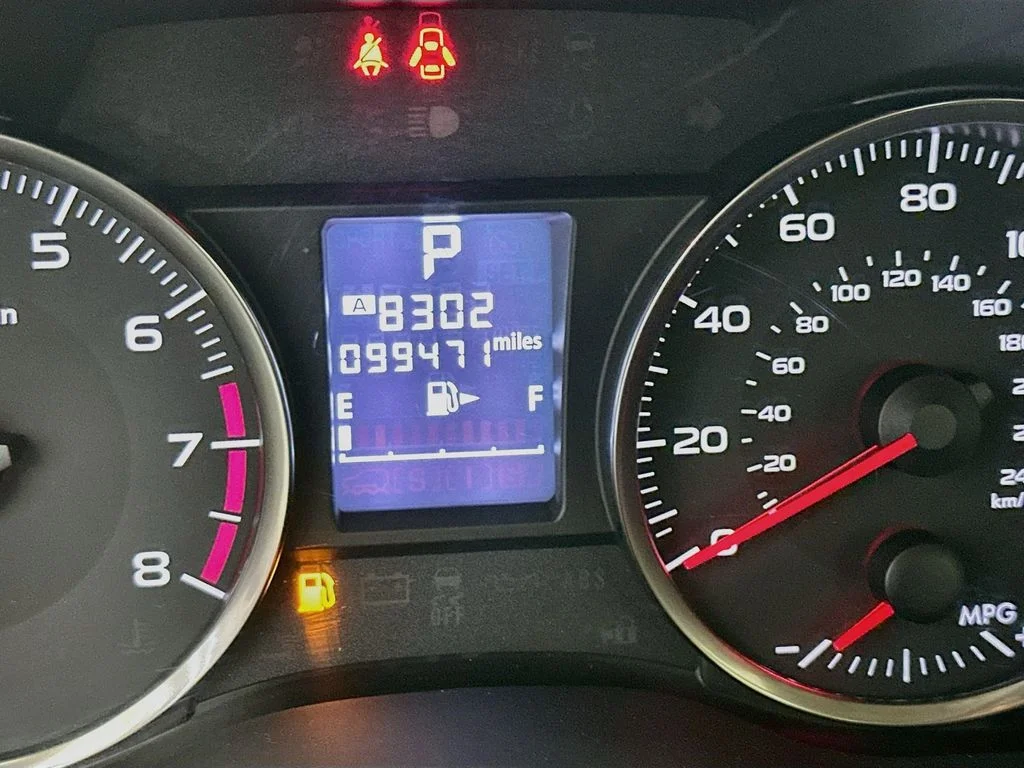 Used 2015 Dark Gray Metallic Subaru 2.0i image 13