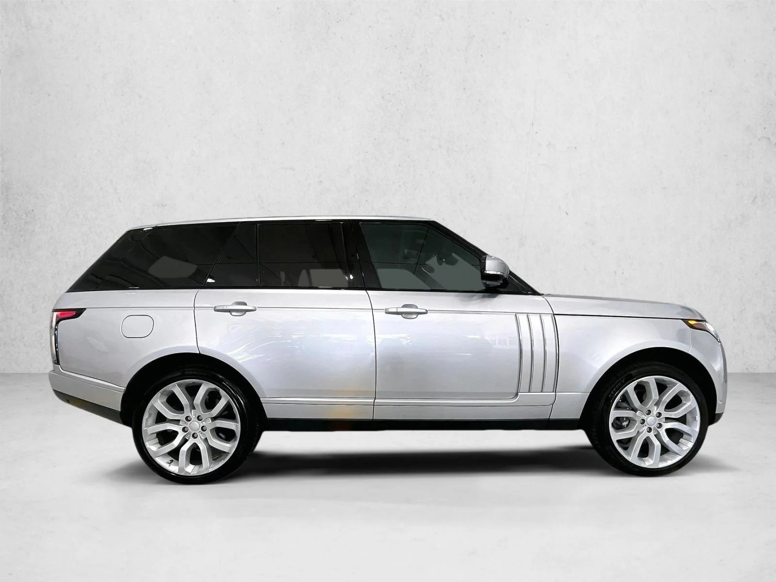 Used 2019 Indus Silver Metallic Land Rover  image 5