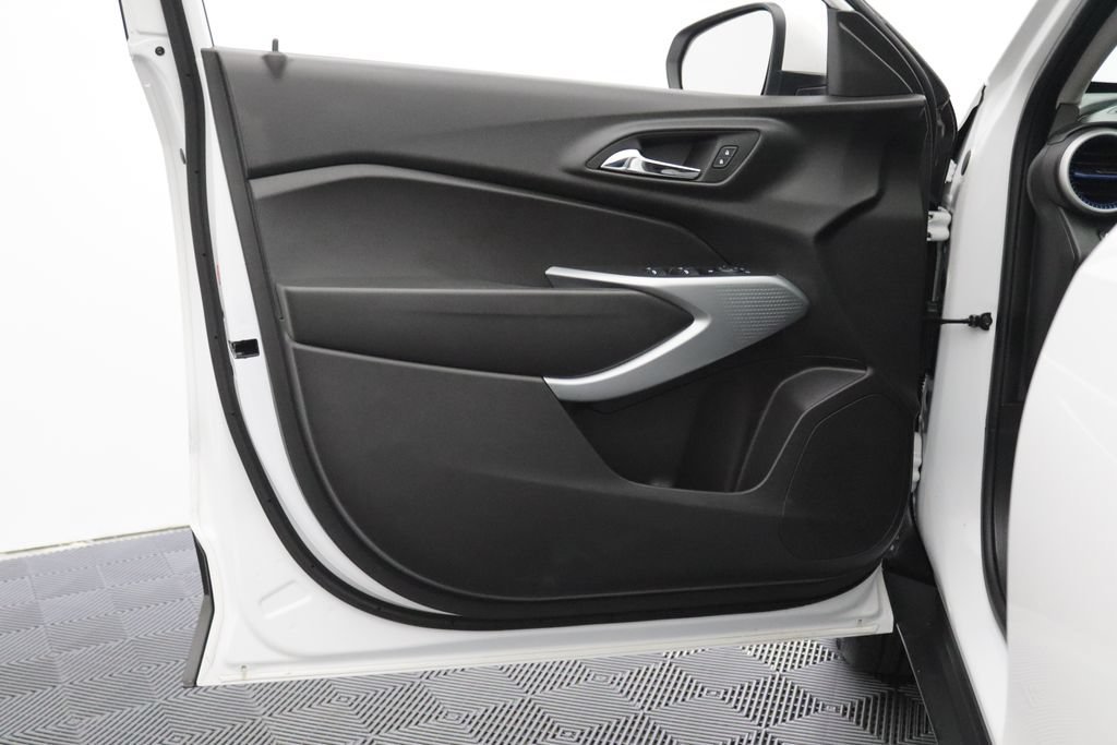 2025 Chevrolet Trax LS - Photo 15