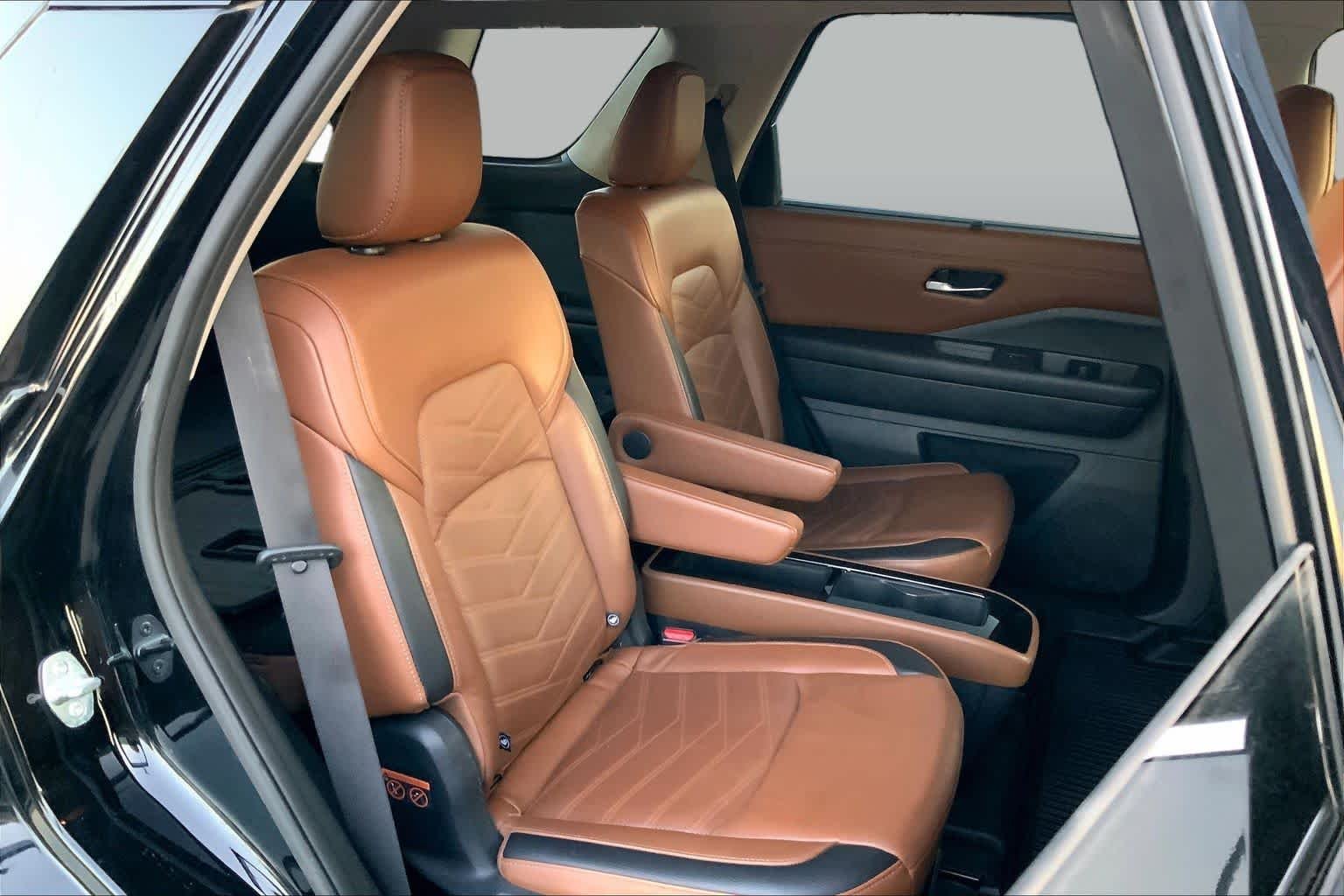 Used 2023 Super Black Nissan Platinum image 19