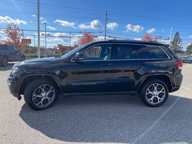 Used 2018 Diamond Black Jeep Limited image 4