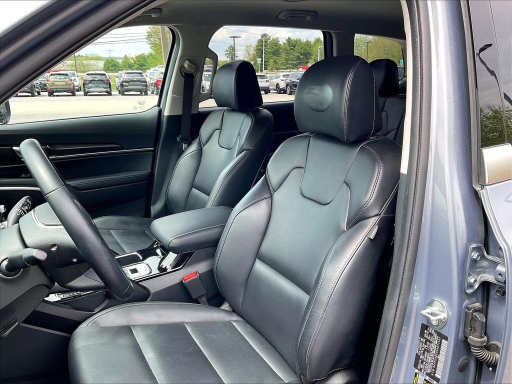 Used 2025 Everlasting Silver Kia LX image 9