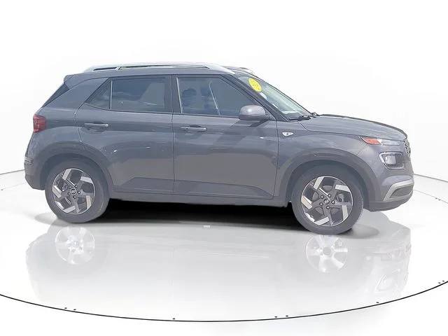 Used 2025 Gray Hyundai SEL image 4